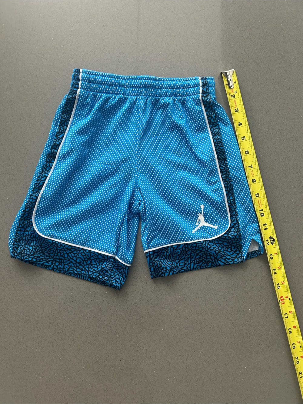 Jordan Boys Basketball Shorts Blue size 4-5…